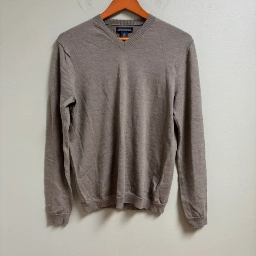 Banana Republic Mens Extra Fine Italian Merino Wool V Neck Sweater Size M Preppy